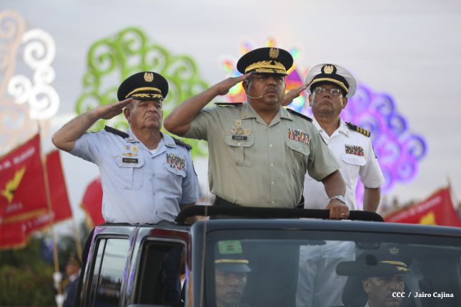 Desfile militar Pueblo-Ejército en Plaza de la Fé "Juan Pablo II"