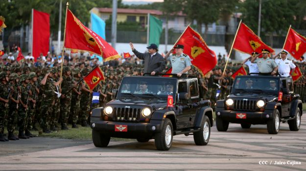Desfile militar Pueblo-Ejército en Plaza de la Fé "Juan Pablo II"
