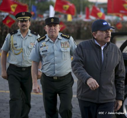 Desfile militar Pueblo-Ejército en Plaza de la Fé "Juan Pablo II"