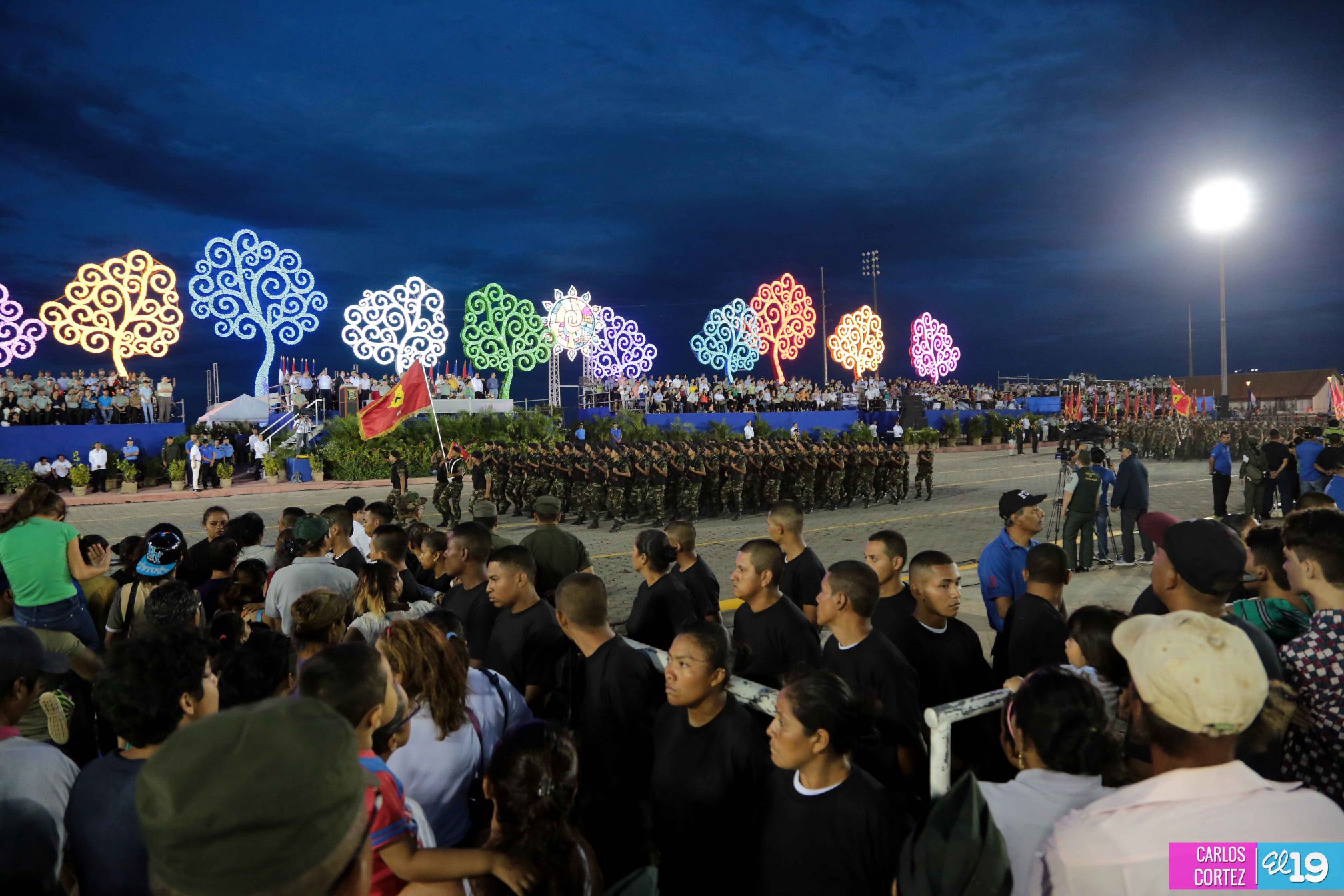 Desfile militar Pueblo-Ejército en Plaza de la Fé "Juan Pablo II"