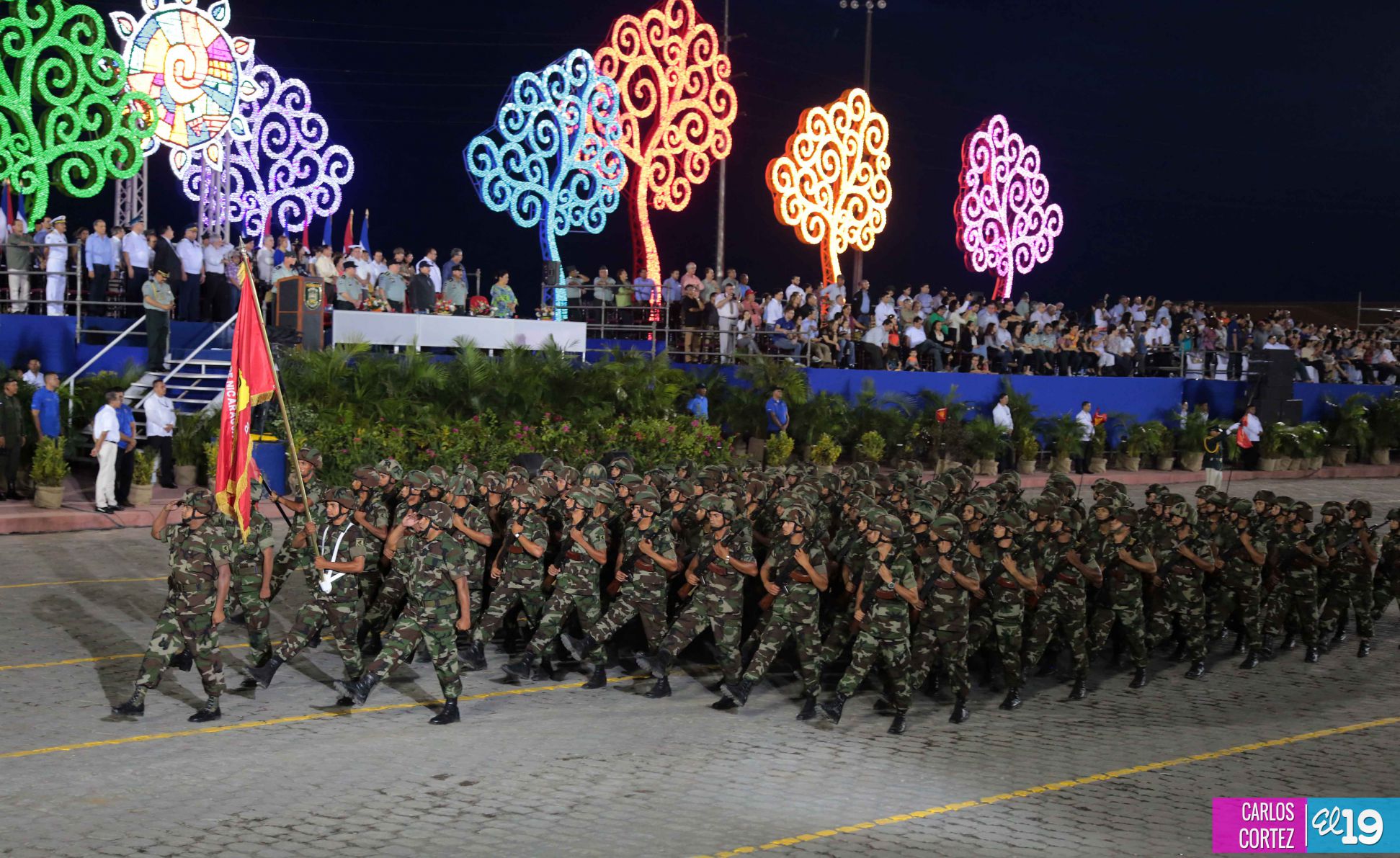 Desfile militar Pueblo-Ejército en Plaza de la Fé "Juan Pablo II"