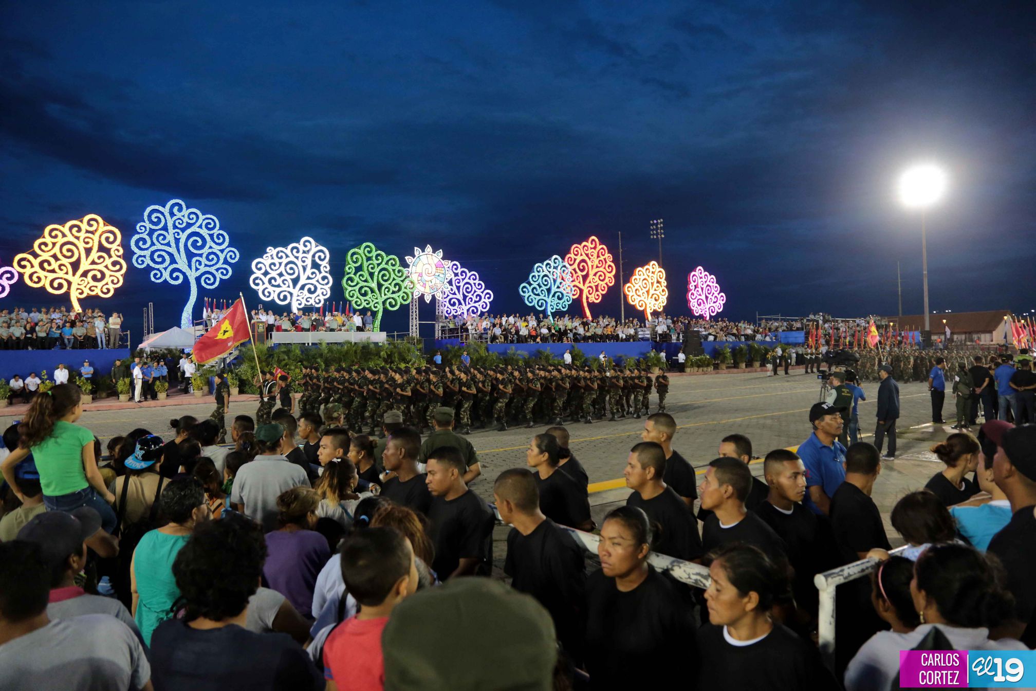 Desfile militar Pueblo-Ejército en Plaza de la Fé "Juan Pablo II"