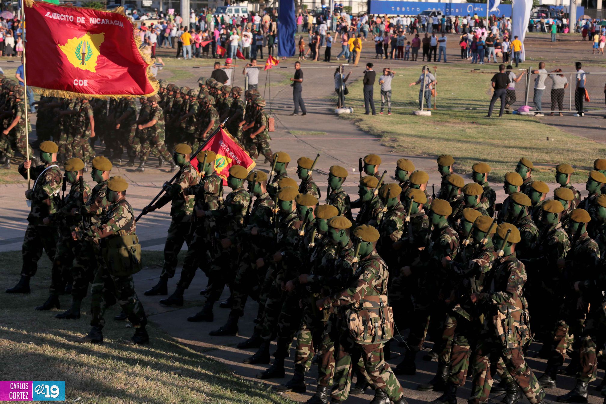 Desfile militar Pueblo-Ejército en Plaza de la Fé "Juan Pablo II"