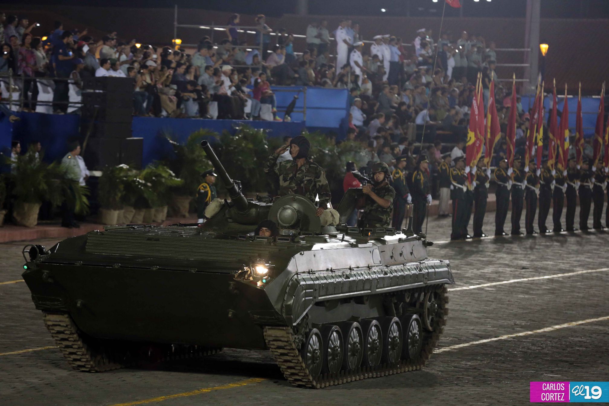 Desfile militar Pueblo-Ejército en Plaza de la Fé "Juan Pablo II"