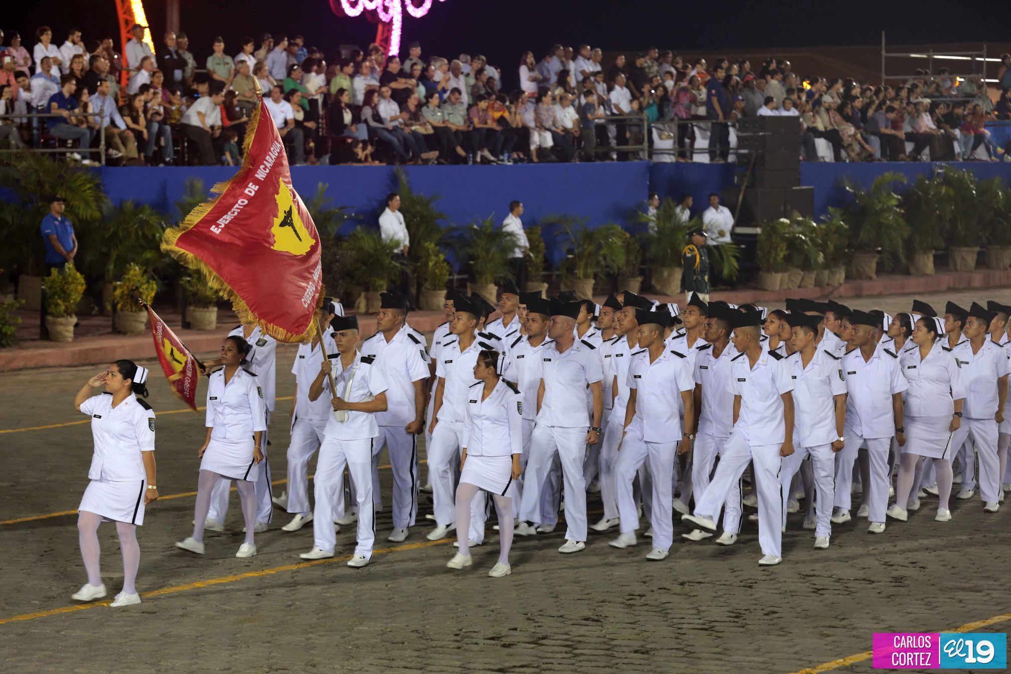Desfile militar Pueblo-Ejército en Plaza de la Fé "Juan Pablo II"