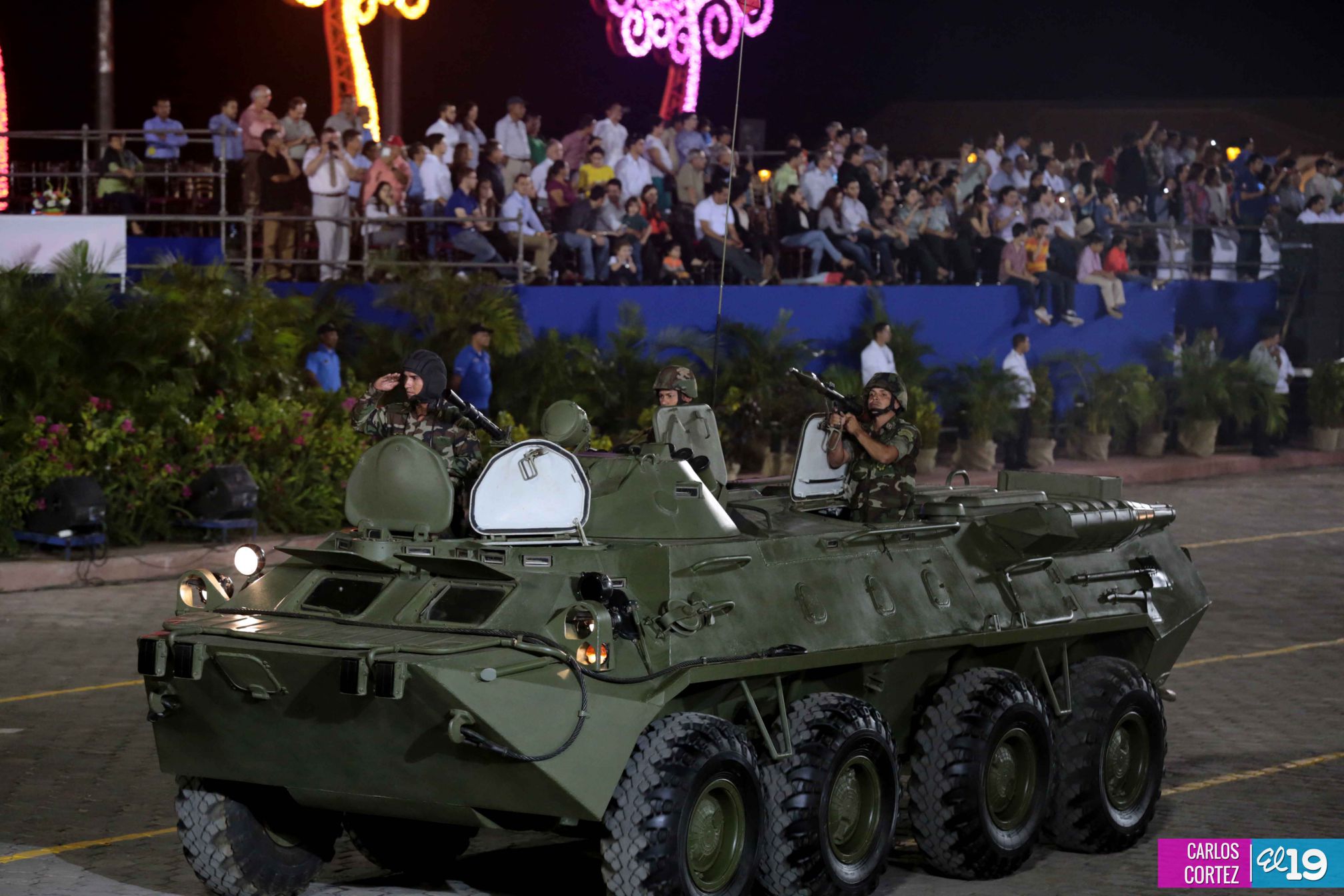 Desfile militar Pueblo-Ejército en Plaza de la Fé "Juan Pablo II"