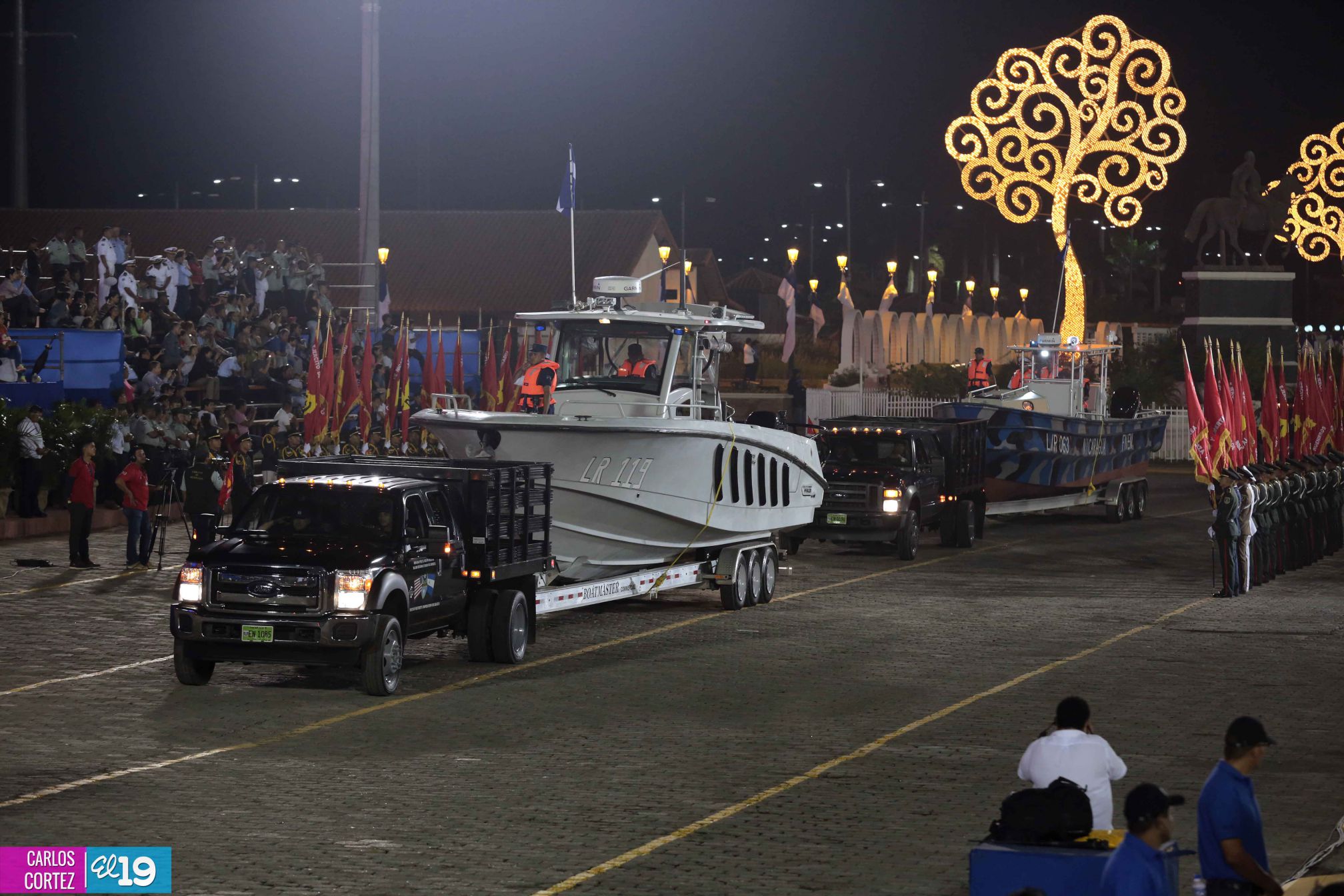 Desfile militar Pueblo-Ejército en Plaza de la Fé "Juan Pablo II"