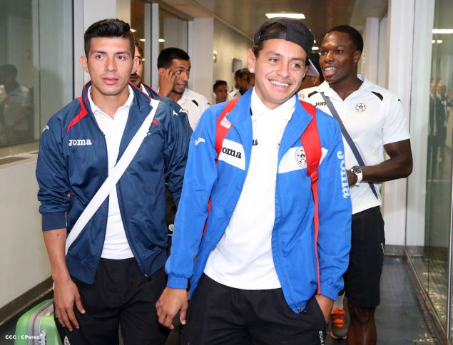 Una marea azul y blanca abraza a la selección nacional