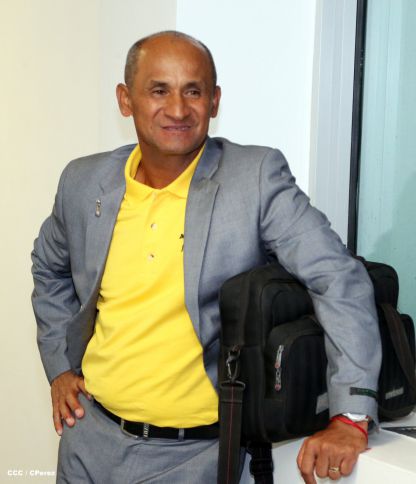 Una marea azul y blanca abraza a la selección nacional