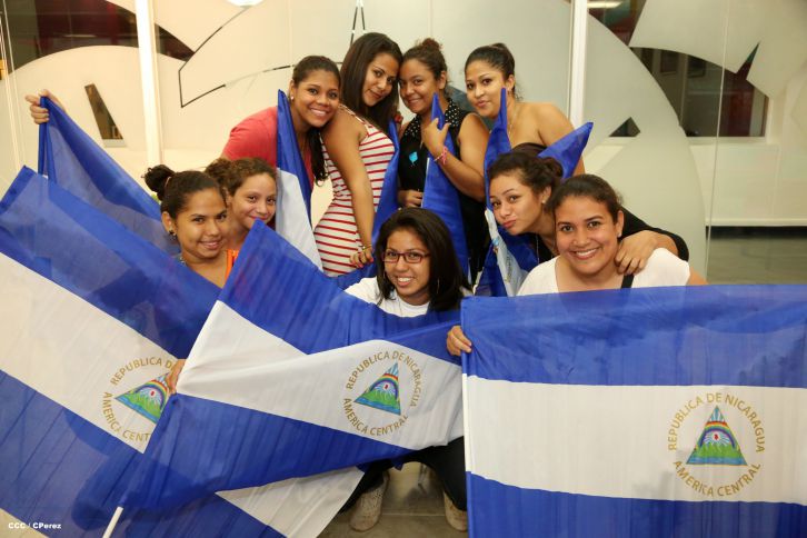 Una marea azul y blanca abraza a la selección nacional