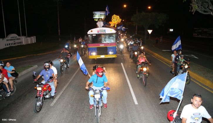 Una marea azul y blanca abraza a la selección nacional