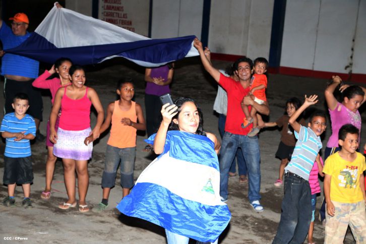 Una marea azul y blanca abraza a la selección nacional