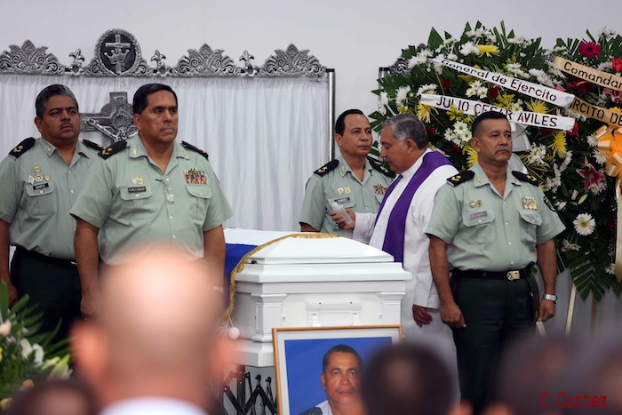 Daniel asiste a ceremonia de honores militares a Coronel Mario Jirón (q.e.p.d.)