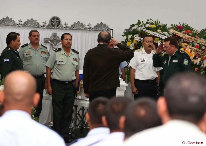 Daniel asiste a ceremonia de honores militares a Coronel Mario Jirón (q.e.p.d.)