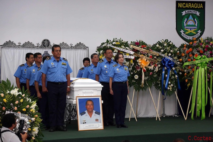 Daniel asiste a ceremonia de honores militares a Coronel Mario Jirón (q.e.p.d.)