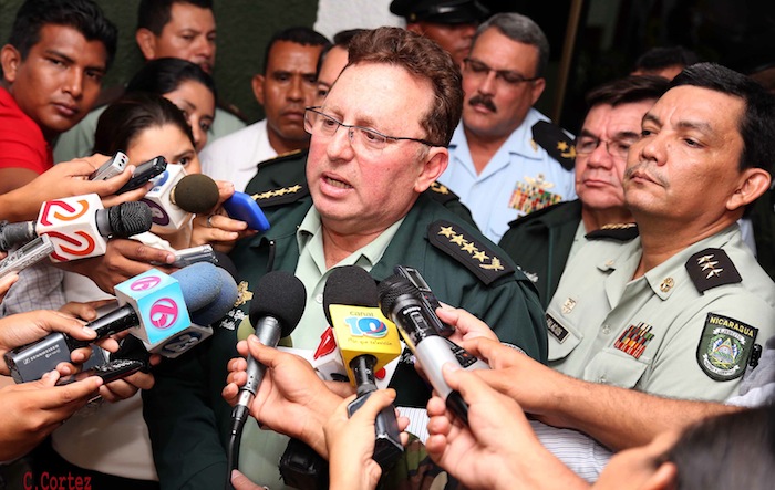 Daniel asiste a ceremonia de honores militares a Coronel Mario Jirón (q.e.p.d.)