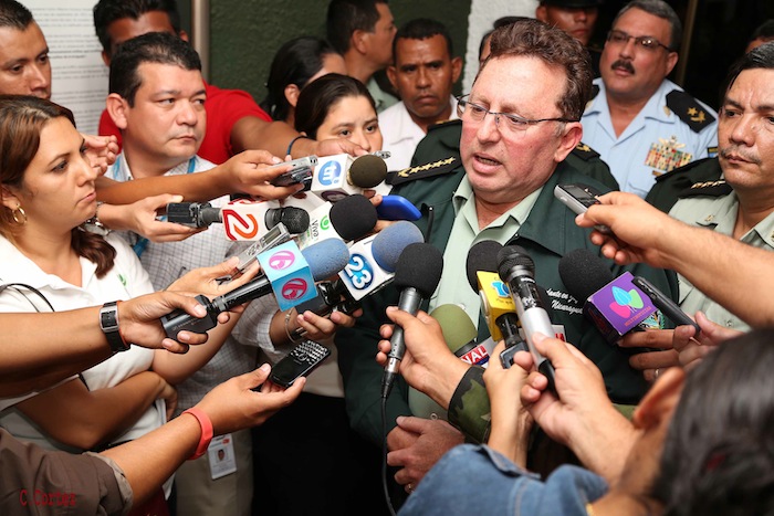 Daniel asiste a ceremonia de honores militares a Coronel Mario Jirón (q.e.p.d.)