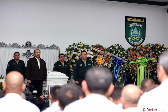 Daniel asiste a ceremonia de honores militares a Coronel Mario Jirón (q.e.p.d.)