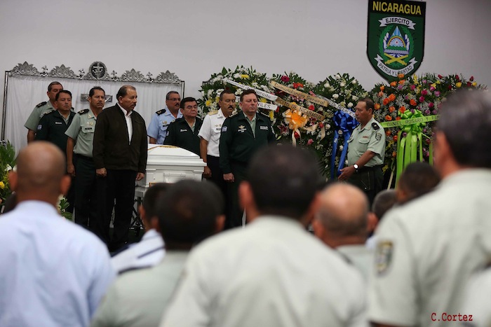 Daniel asiste a ceremonia de honores militares a Coronel Mario Jirón (q.e.p.d.)