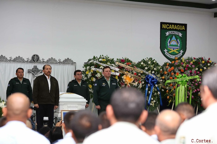 Daniel asiste a ceremonia de honores militares a Coronel Mario Jirón (q.e.p.d.)