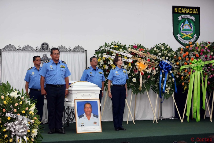 Daniel asiste a ceremonia de honores militares a Coronel Mario Jirón (q.e.p.d.)