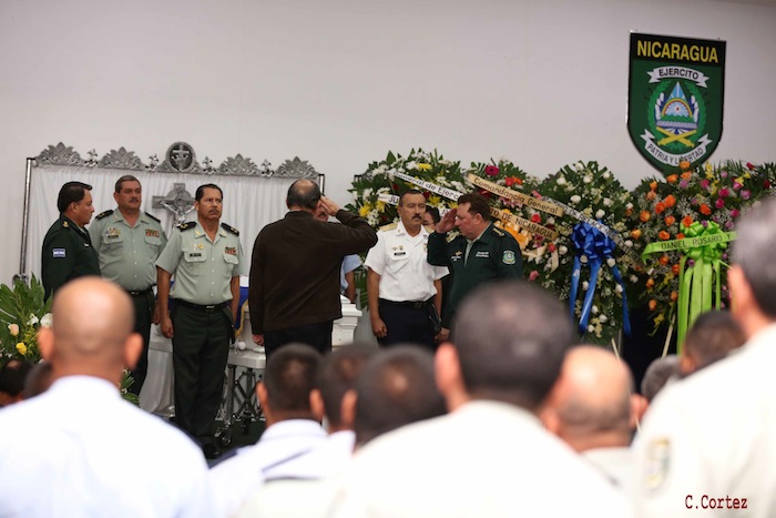 Daniel asiste a ceremonia de honores militares a Coronel Mario Jirón (q.e.p.d.)