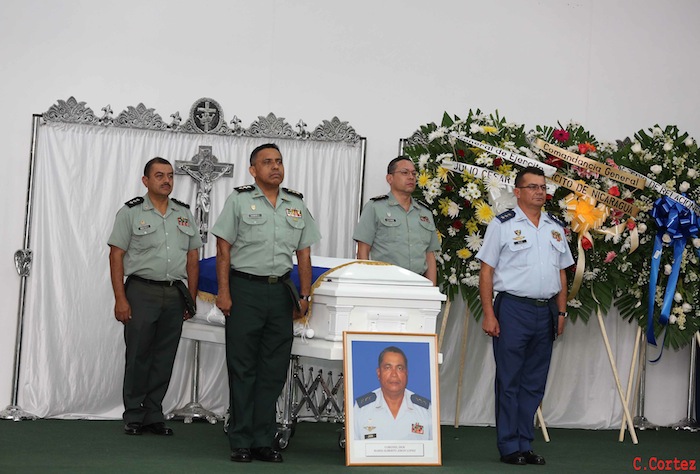 Daniel asiste a ceremonia de honores militares a Coronel Mario Jirón (q.e.p.d.)