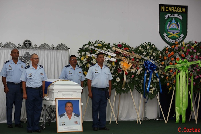 Daniel asiste a ceremonia de honores militares a Coronel Mario Jirón (q.e.p.d.)