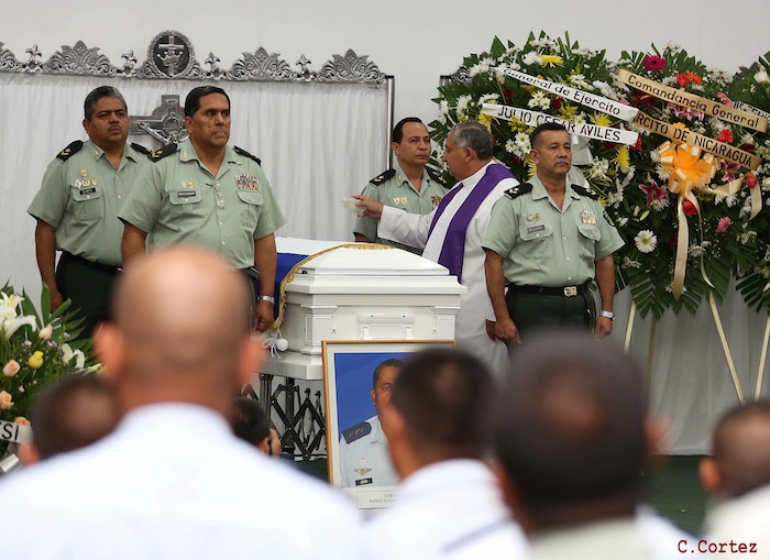 Daniel asiste a ceremonia de honores militares a Coronel Mario Jirón (q.e.p.d.)
