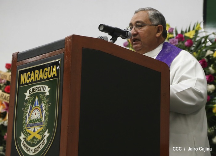 Daniel asiste a ceremonia de honores militares a Coronel Mario Jirón (q.e.p.d.)