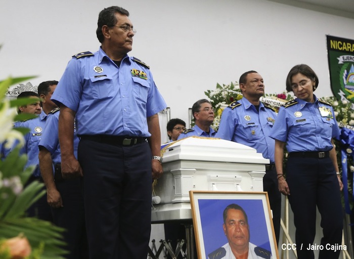 Daniel asiste a ceremonia de honores militares a Coronel Mario Jirón (q.e.p.d.)