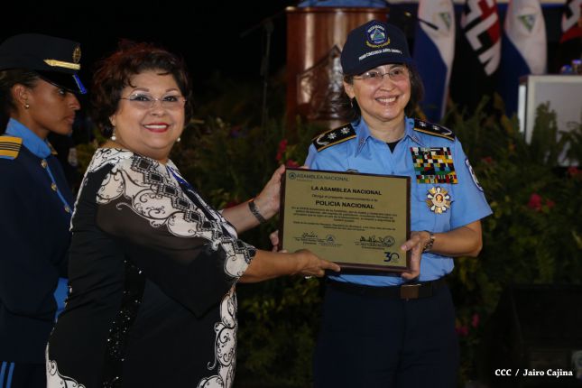 Presidente Daniel y Compañera Rosario participan en acto del 36 Aniversario de la Policía Nacional