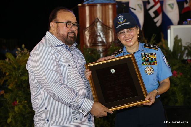 Presidente Daniel y Compañera Rosario participan en acto del 36 Aniversario de la Policía Nacional