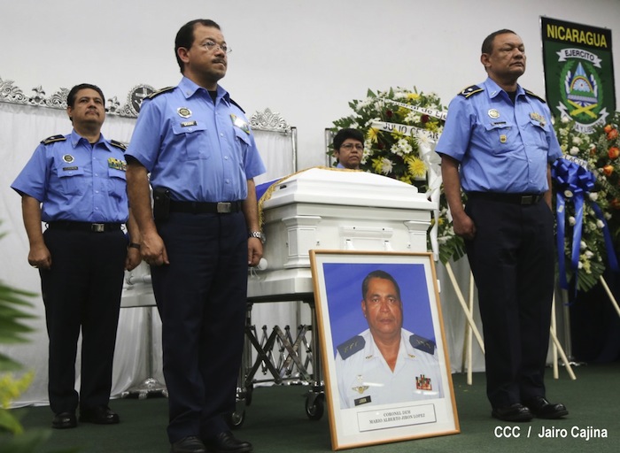 Daniel asiste a ceremonia de honores militares a Coronel Mario Jirón (q.e.p.d.)