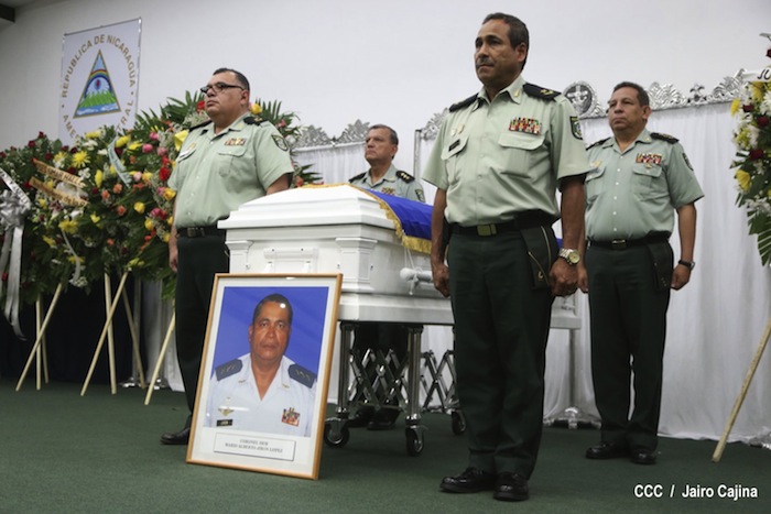 Daniel asiste a ceremonia de honores militares a Coronel Mario Jirón (q.e.p.d.)