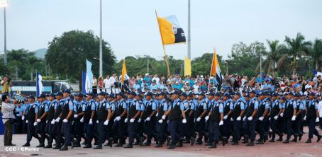 Presidente Daniel y Compañera Rosario participan en acto del 36 Aniversario de la Policía Nacional