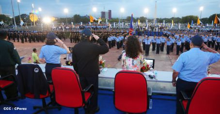 Presidente Daniel y Compañera Rosario participan en acto del 36 Aniversario de la Policía Nacional