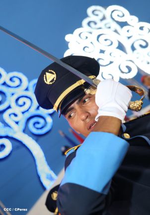 Presidente Daniel y Compañera Rosario participan en acto del 36 Aniversario de la Policía Nacional