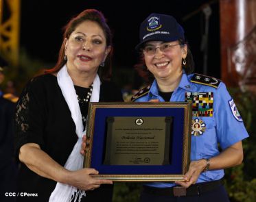 Presidente Daniel y Compañera Rosario participan en acto del 36 Aniversario de la Policía Nacional