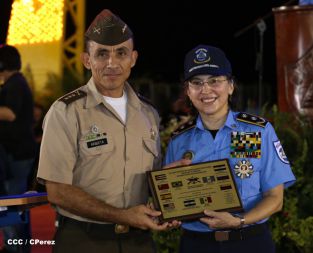 Presidente Daniel y Compañera Rosario participan en acto del 36 Aniversario de la Policía Nacional