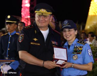 Presidente Daniel y Compañera Rosario participan en acto del 36 Aniversario de la Policía Nacional