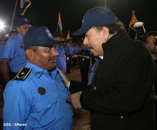 Presidente Daniel y Compañera Rosario participan en acto del 36 Aniversario de la Policía Nacional