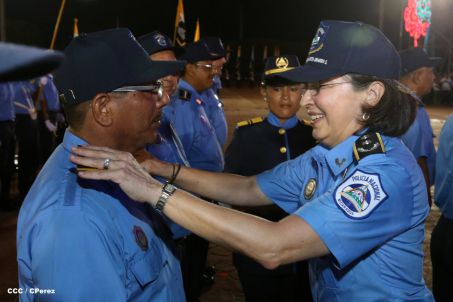 Presidente Daniel y Compañera Rosario participan en acto del 36 Aniversario de la Policía Nacional