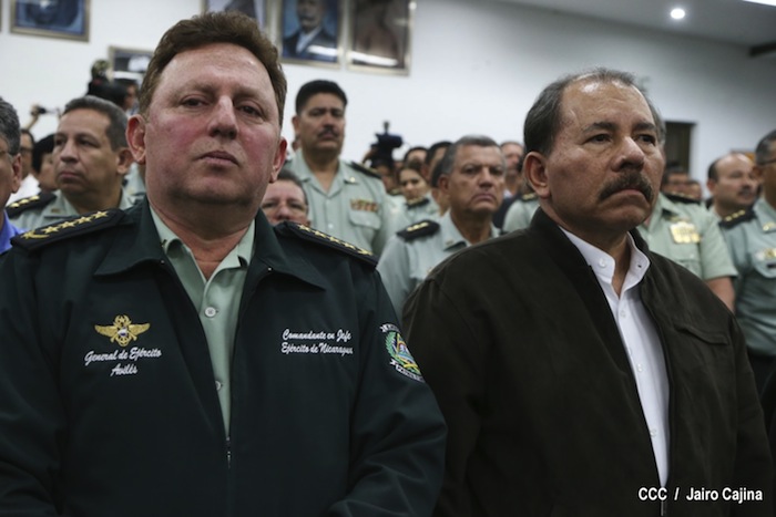 Daniel asiste a ceremonia de honores militares a Coronel Mario Jirón (q.e.p.d.)
