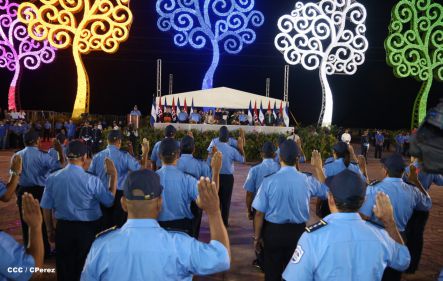 Presidente Daniel y Compañera Rosario participan en acto del 36 Aniversario de la Policía Nacional