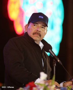 Presidente Daniel y Compañera Rosario participan en acto del 36 Aniversario de la Policía Nacional