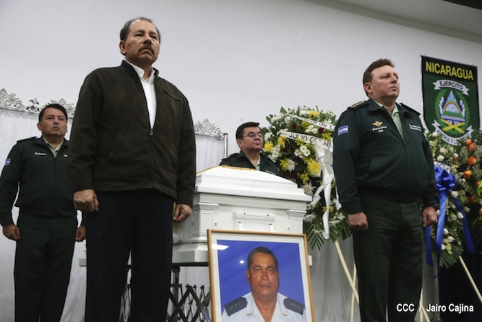 Daniel asiste a ceremonia de honores militares a Coronel Mario Jirón (q.e.p.d.)