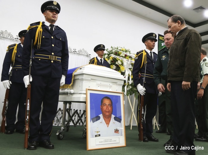 Daniel asiste a ceremonia de honores militares a Coronel Mario Jirón (q.e.p.d.)