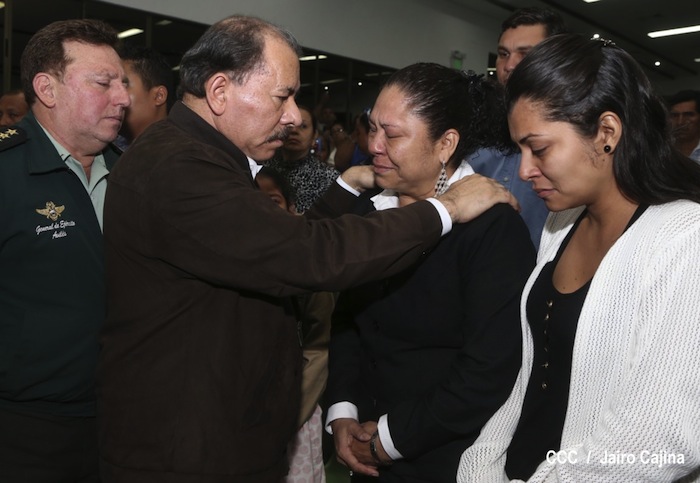 Daniel asiste a ceremonia de honores militares a Coronel Mario Jirón (q.e.p.d.)