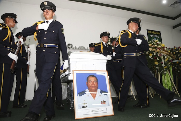 Daniel asiste a ceremonia de honores militares a Coronel Mario Jirón (q.e.p.d.)
